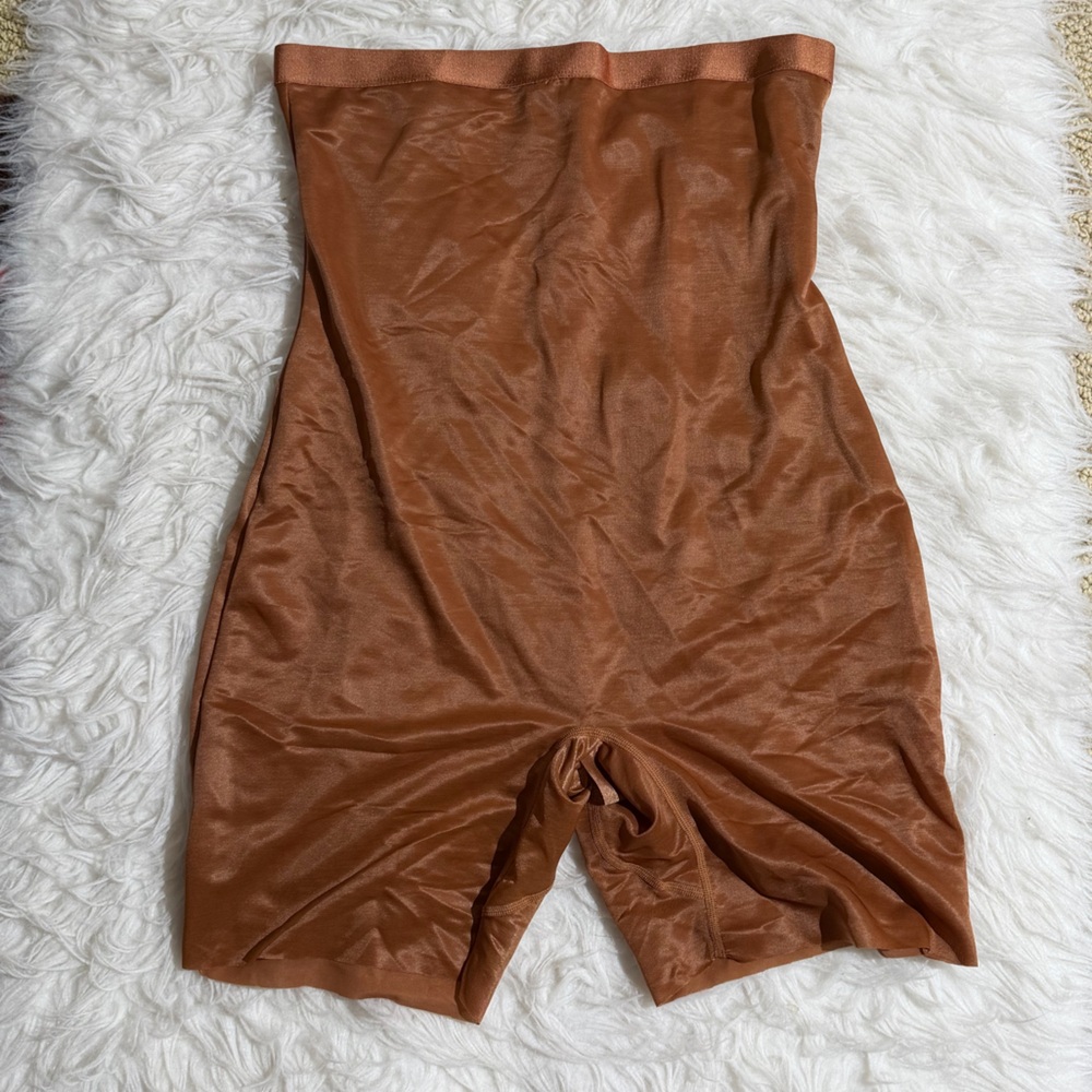NWT SKIMS XL High Waisted Above The Knee Shorts Brown Copper